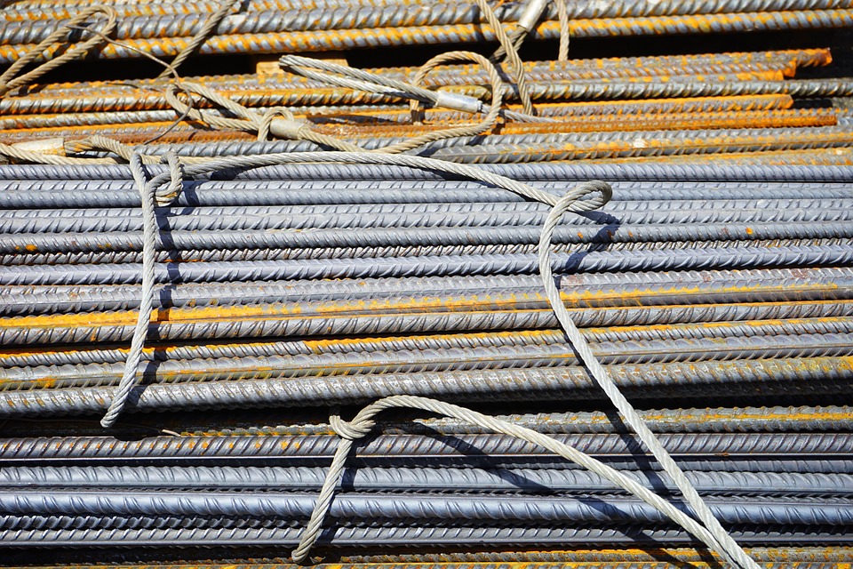 Steel vs Iron, Is There a Difference? A Beginners Guide